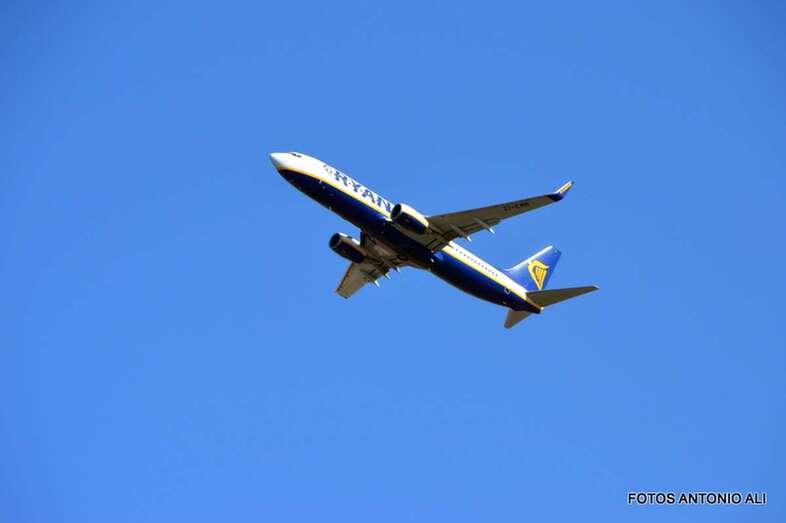 Imagen de archivo de un avión de Ryanair (Foto Antonio Alí)