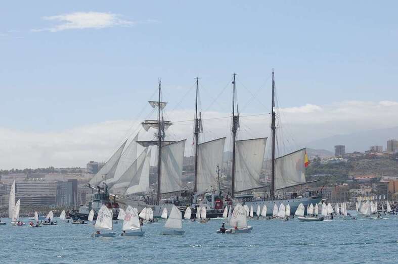 Imagen de archivo del Juan Sebastián Elcano en una visita a la capital grancanaria (Foto TA)