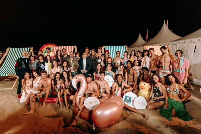 Vive el Verano acogió anoche los diseños de trece firmas con la música de los ochenta pinchada por Mario Vaquerizo (Foto TA)