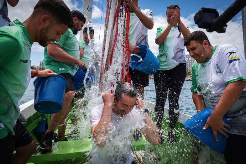 El presidente Fernando Clavijo navegó este sábado con la tripulación del Minerva (Foto TA)