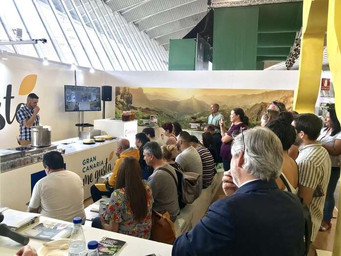 El stand de Gran Canaria muestra las cualidades de los vinos, los quesos, el tomate y los mojos para aceitunas (Foto TA)