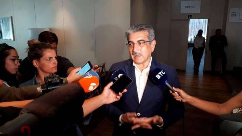 El nacionalista Román Rodríguez,  tras la reunión con el socialista Ángel Víctor Torres (Foto Canarias7 / Arcadio Suárez)