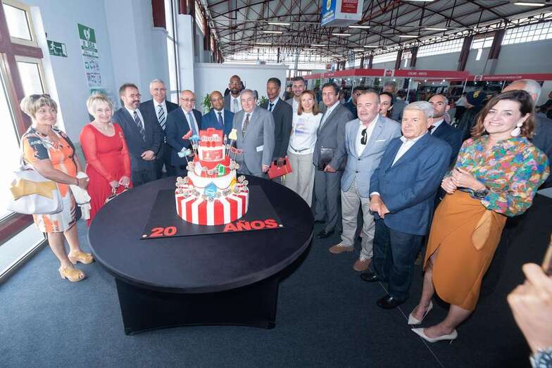 Se pueden encontrar vaqueros a 5 euros, vestidos de fiesta a 30 y vehículos de ocasión de alta gama con un ahorro de 24.000 (Foto TA)