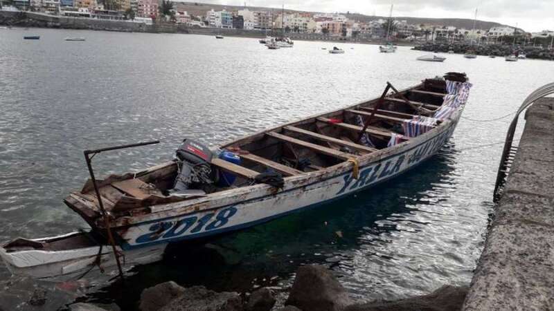 Imagen del cayuco, que arribó a Arguineguín (Foto Canarias7)