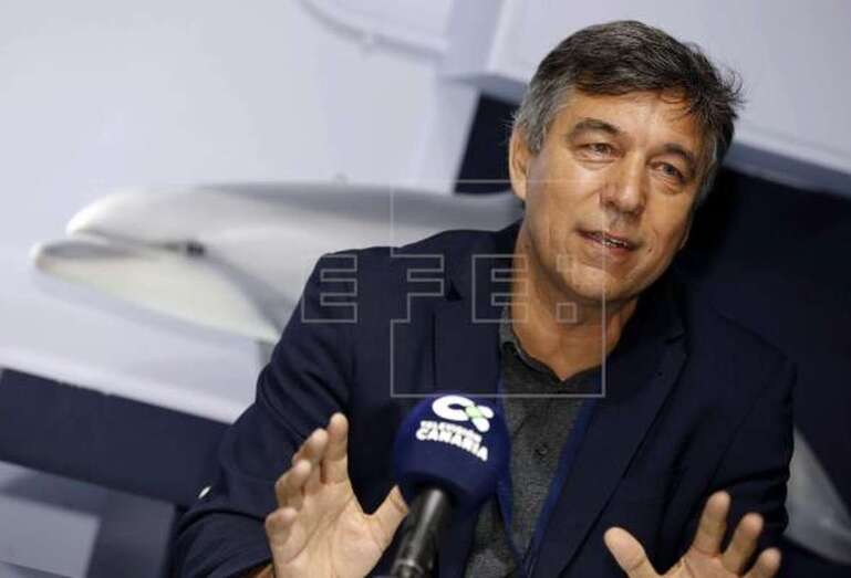 Imagen de archivo del director del Instituto de Sanidad Animal de la Universidad de Las Palmas de Gran Canaria, el catedrático y experto mundial en cetáceos Antonio Fernández (Foto EFE / Elvira Urquijo A.)