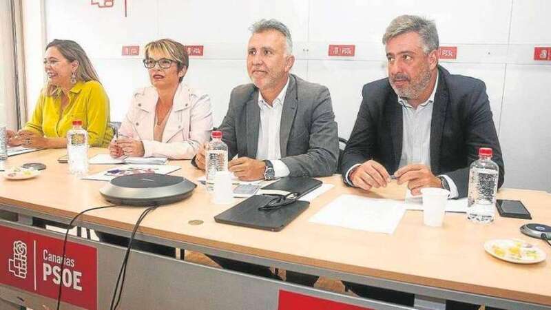 Imagen de archivo de una reunión de la ejecutiva del PSOE de Canarias, con Jorge González el primero por la izquierda (Foto Canarias7)