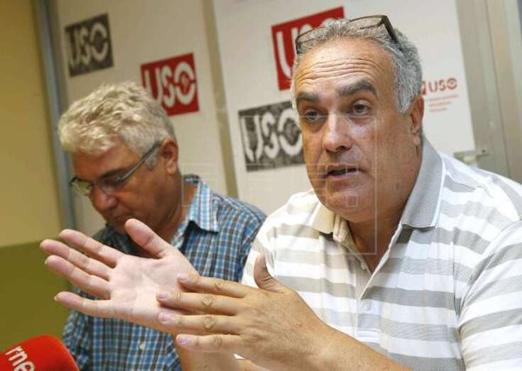 El secretario estatal de la Federación de Trabajadores de Seguridad Privada de USO, Basilio Febles (d), y su homólogo en Gran Canaria, Juan Díaz (i) (Foto Efe / Elvira Urquijo A.)