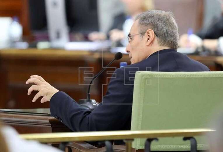 El empresario Héctor Armas durante su declaración como testigo en la tercera sesión del juicio que el Tribunal Superior de Justicia de Canarias sigue contra el juez Salvador Alba. EFE/Elvira Urquijo A.