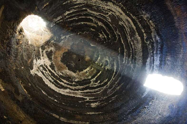La cueva capta el sol de equinoccio a equinoccio y ofrece un increíble relato de la fertilización de la tierra cada amanecer (Foto TA)