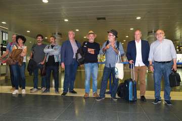 Recibimiento a la delegación de Risco Caído en el Aeropuerto de Gran Canaria (Foto TA)