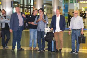 Recibimiento a la delegación de Risco Caído en el Aeropuerto de Gran Canaria (Foto TA)