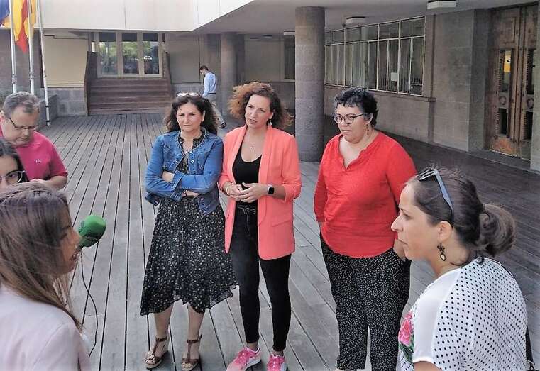 Concepción Monzón y Sara Ramírez, consejeras de Sí Podemos Canarias en el Cabildo Insular de Gran Canaria (Foto TA)