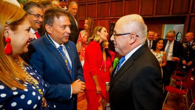 Antonio Morales y Luis Ibarra, en la primera reunión para negociar el pacto en el Cabildo (Foto Canarias7)
