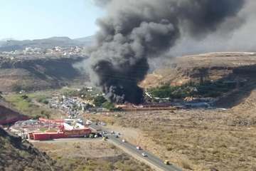 Desalojan el parque acuático Aqualand Maspalomas por un incendio en un local próximo (Foto TA)