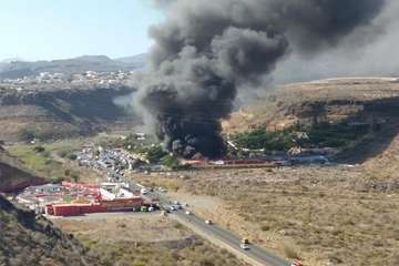 Desalojan el parque acuático Aqualand Maspalomas por un incendio en un local próximo (Foto TA)