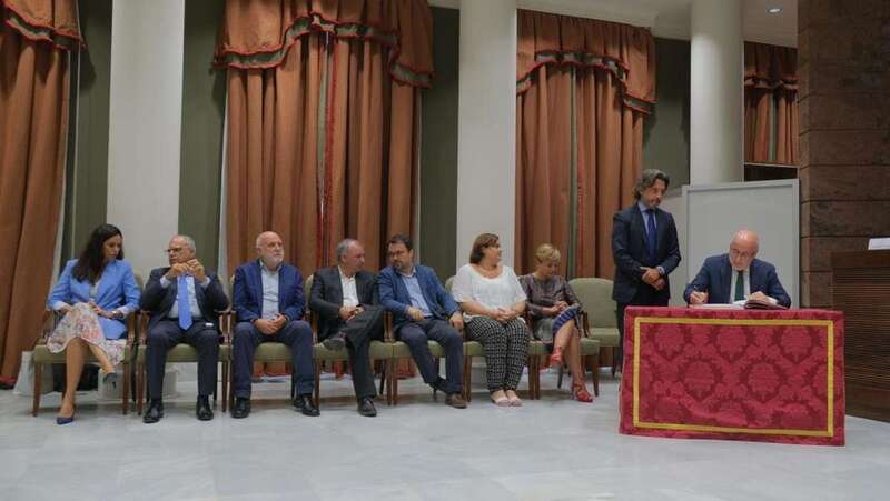 Momento del acto celebrado en el Parlamento de Canarias (Foto TA)