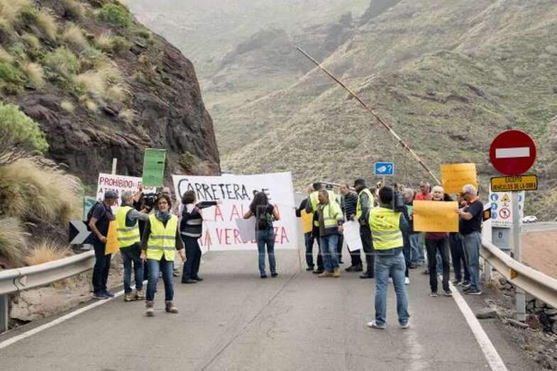 Imagen de archivo de una protesta de vecinos en la carretera de La Aldea (Foto EFE /Ángel Medina G.)