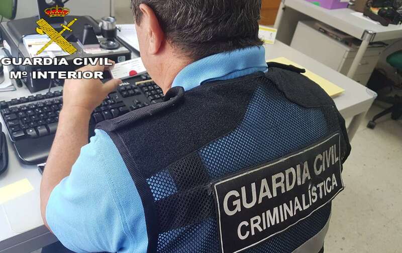Imagen de uno de los agentes del grupo de Criminalística de la Guardia Civil (Foto TA)