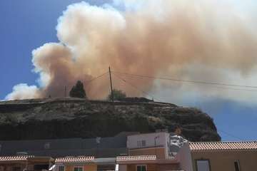 Nuevo incendio en la cumbre grancanaria (Foto TA y EFE)