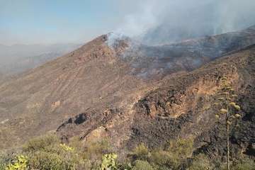 Nuevo incendio en la cumbre grancanaria (Foto TA y EFE)