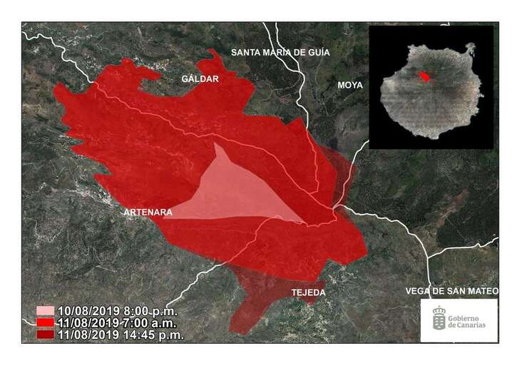 Vista desde el barrio de Las Crucitas (Tejeda) del incendio (Foto Efe / Elvira Urquijo A.)