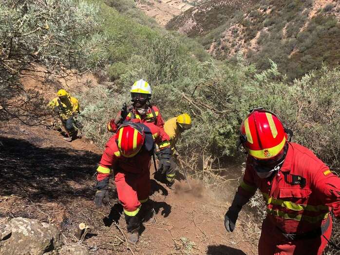 Efectivos trabajan en la cumbre de Gran Canaria (Foto TA)