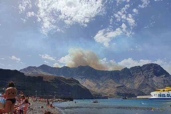 Evolución del Incendio de la cumbre que comenzó este sábado en Valleseco (Foto TA y otros)