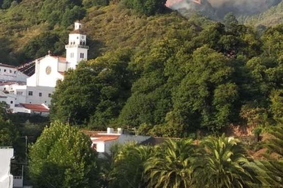 Evolución del Incendio de la cumbre que comenzó este sábado en Valleseco (Foto TA y otros)