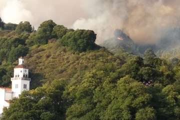 Evolución del Incendio de la cumbre que comenzó este sábado en Valleseco (Foto TA y otros)