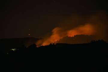 Evolución del Incendio de la cumbre que comenzó este sábado en Valleseco (Foto TA y otros)