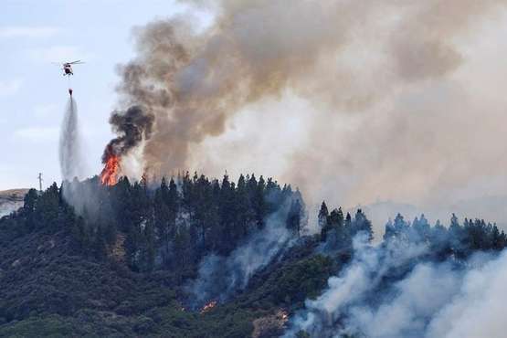 Evolución del Incendio de la cumbre que comenzó este sábado en Valleseco (Foto TA y otros)