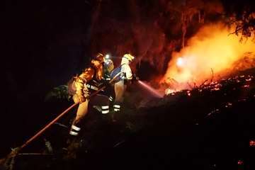 Evolución del Incendio de la cumbre que comenzó este sábado en Valleseco (Foto TA y otros)