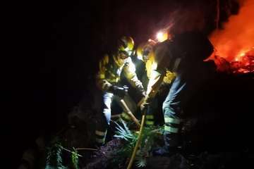 Evolución del Incendio de la cumbre que comenzó este sábado en Valleseco (Foto TA y otros)