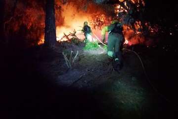 Evolución del Incendio de la cumbre que comenzó este sábado en Valleseco (Foto TA y otros)
