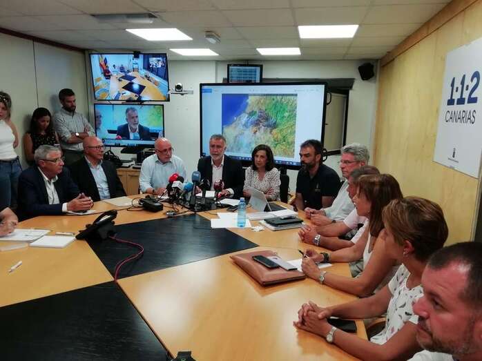 Imagen de la rueda de prensa de esta noche del presidente del Gobierno de Canarias, Ángel Víctor Torres (Foto TA)