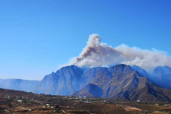 Imágenes del incendio de Gran Canaria durante la jornada de este martes 20 de agosto (Foto TA y otros)