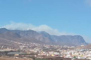Imágenes del incendio de Gran Canaria durante la jornada de este martes 20 de agosto (Foto TA y otros)
