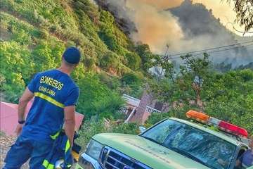 Imágenes del incendio de Gran Canaria durante la jornada de este martes 20 de agosto (Foto TA y otros)