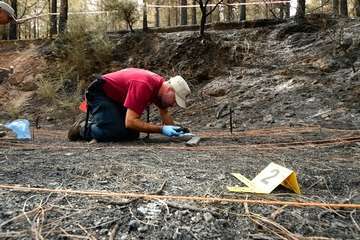 Explicación y recreación de la investigación de causas de incendios forestales (Foto TA)