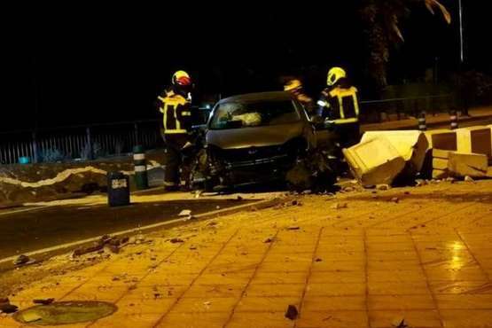  Aparatoso accidente a medianoche en Agüimes (Foto TA)