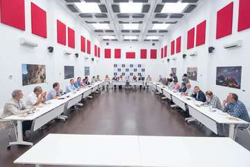 Reunión del Cabildo con representantes de los municipios afectados por los incendios (Foto TA)