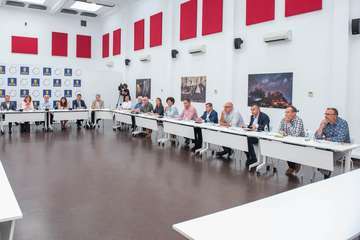 Reunión del Cabildo con representantes de los municipios afectados por los incendios (Foto TA)