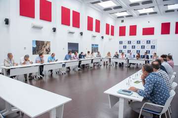Reunión del Cabildo con representantes de los municipios afectados por los incendios (Foto TA)