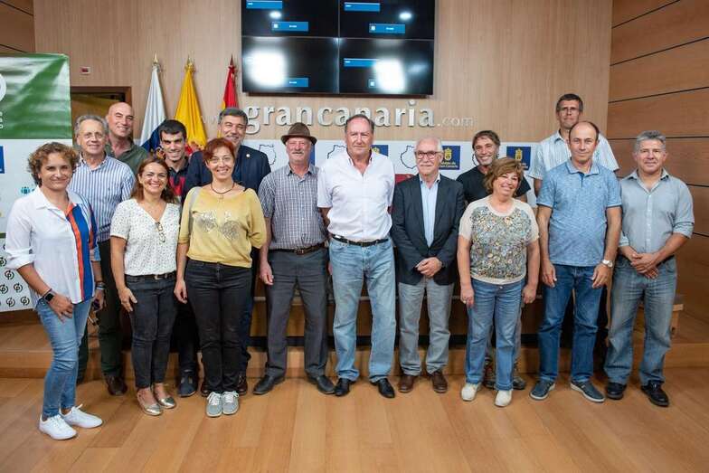 La Institución insular dará ayudas a los apicultores afectados por los incendios y cuadriplicará los premios de la Cata de Mieles (Foto TA)