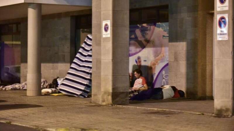 Imagen de archivo de un grupo de personas durmiendo en una calle de la capital grancanaria (Foto Canarias7 / Arcadio Suárez)