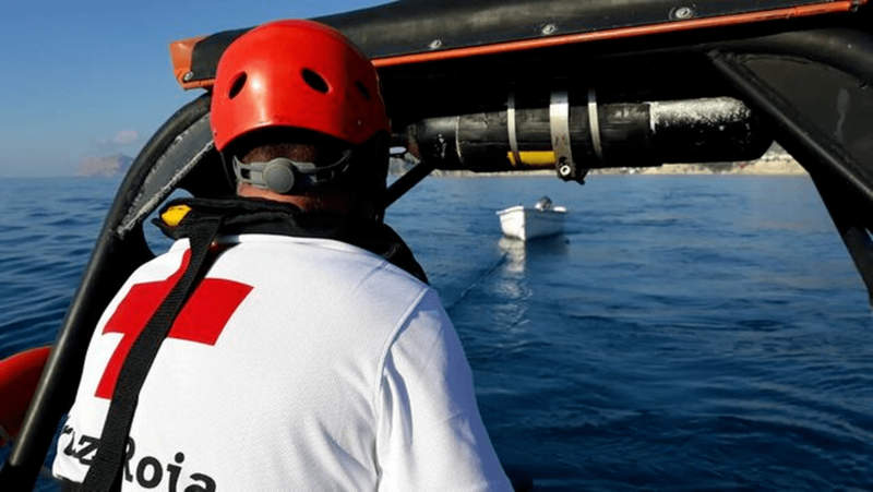 Imagen de archivo de un voluntario de Cruz Roja (Foto TA)