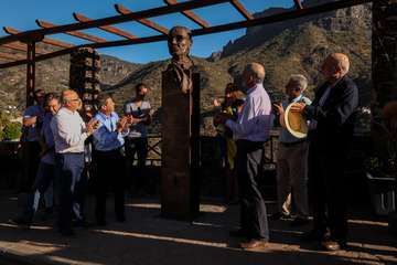 Una escultura del teldense Luis Arencibia Betancor homenajea a Néstor Álamo en Tejeda (Foto TA)
