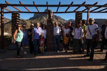 Una escultura del teldense Luis Arencibia Betancor homenajea a Néstor Álamo en Tejeda (Foto TA)
