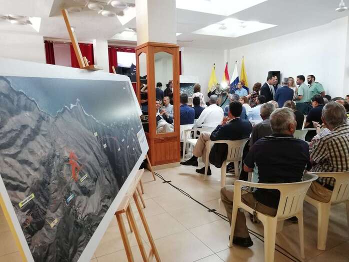Imagen del encuentro con los vecinos de La Aldea (Foto TA)