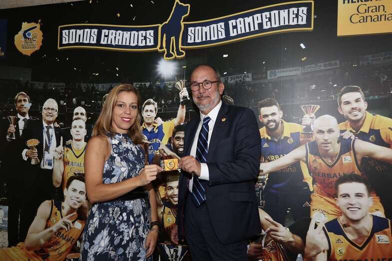 Begoña Reyero y Enrique Moreno, durante la presentación de la campaña (Foto TA)